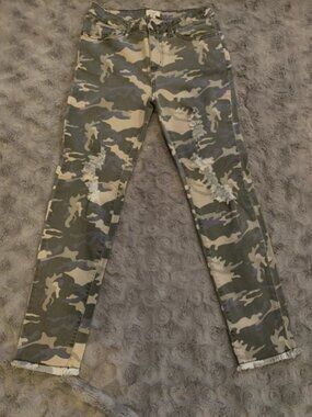 Easel Camo Distressed, Frayed Jeans • Women’s • Size Medium